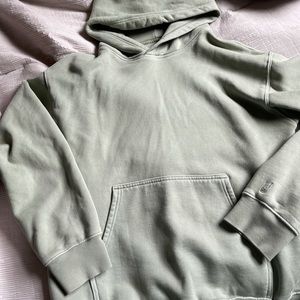 Aritzia sweatshirt